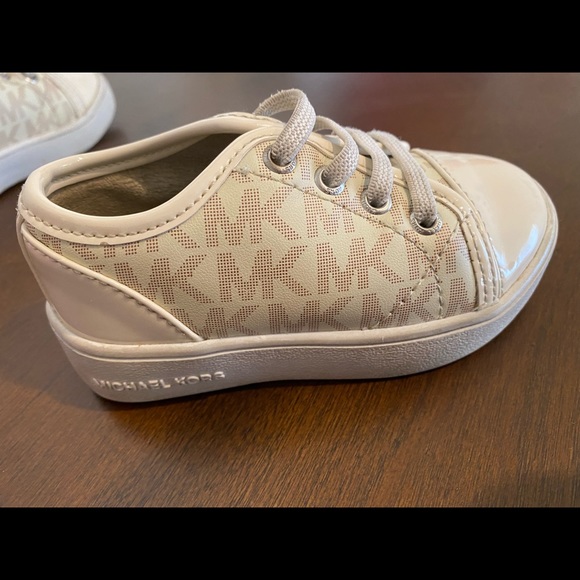 Michael Kors toddler size 5 shoes - Picture 4 of 4